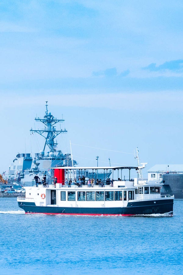 【千葉県内※銚子・茂原発着ルートを除く発】 案内人付!YOKOSUKA軍港めぐり★☆ アメリカ海軍・海上自衛隊の艦船眺める日本唯一のクルージング・横須賀散策☆ 日帰り1